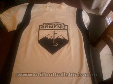 Deportivo Armenio Home football shirt 1977