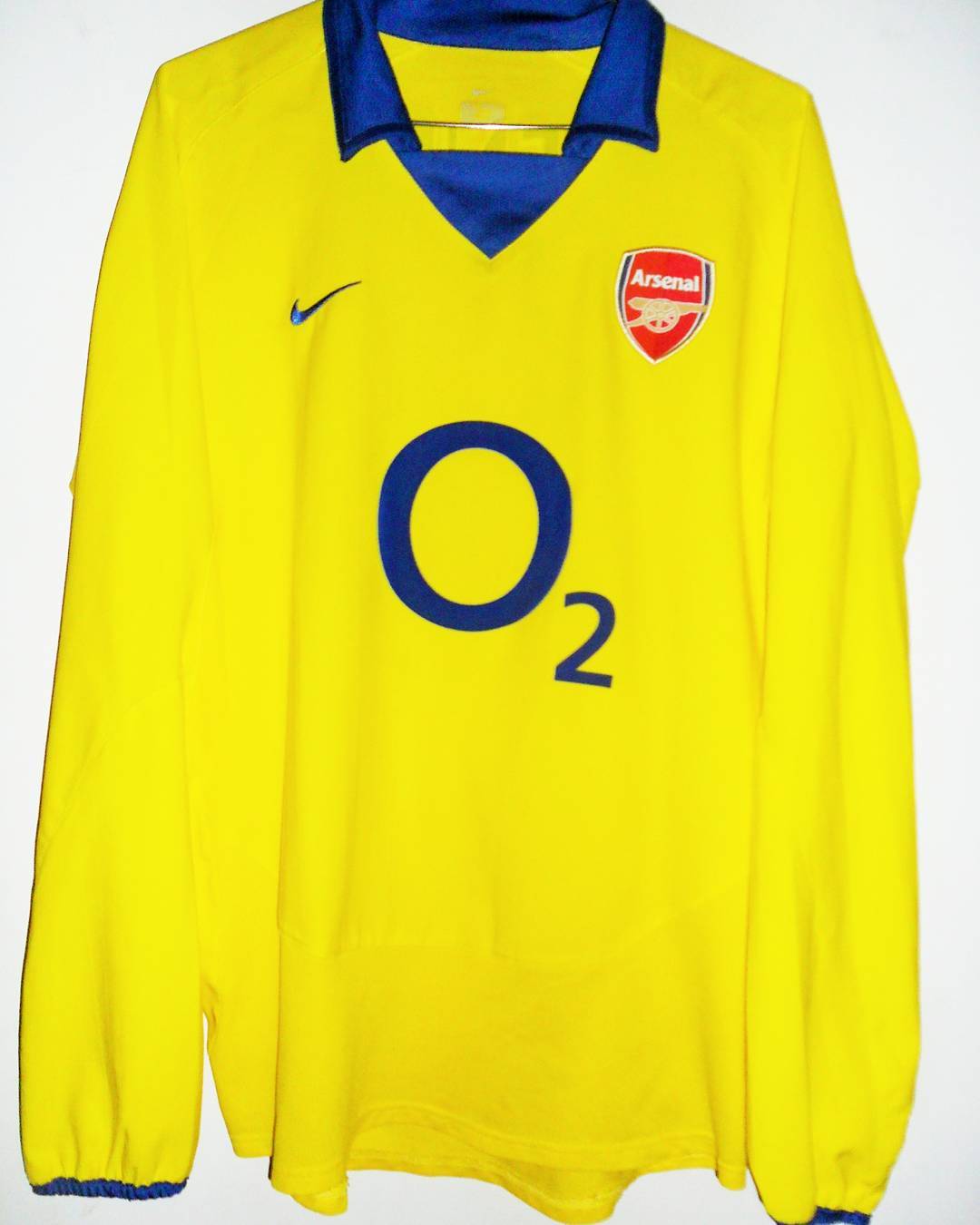 Arsenal Extérieur Maillot de foot 2003 - 2004. Sponsored by O2