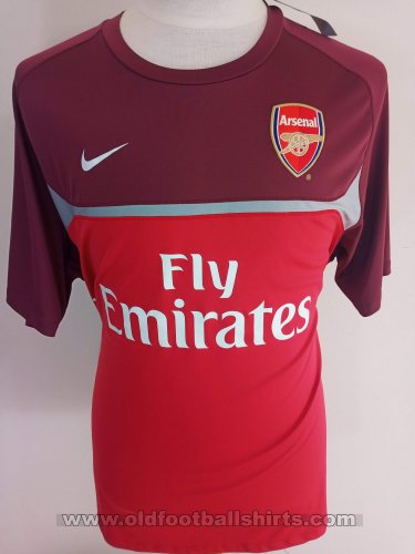 Arsenal Latihan/luangan baju bolasepak 2010 - 2011