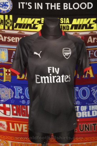 Arsenal Training/Leisure football shirt 2019