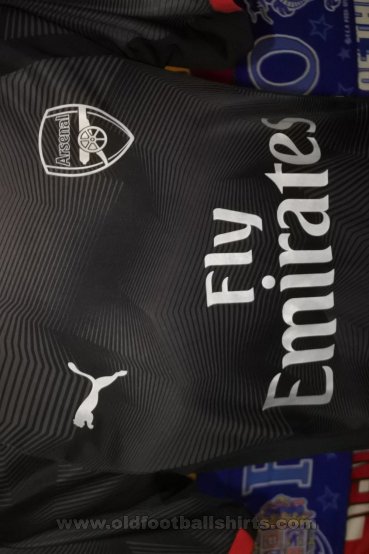 Arsenal Training/Leisure football shirt 2019