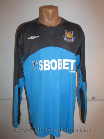 West Ham United Goalkeeper football shirt 2009 - 2010