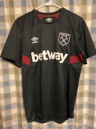 West Ham United Training/Leisure football shirt 2017 - 2018