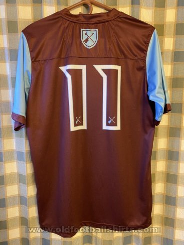 West Ham United Training/Leisure football shirt 2019