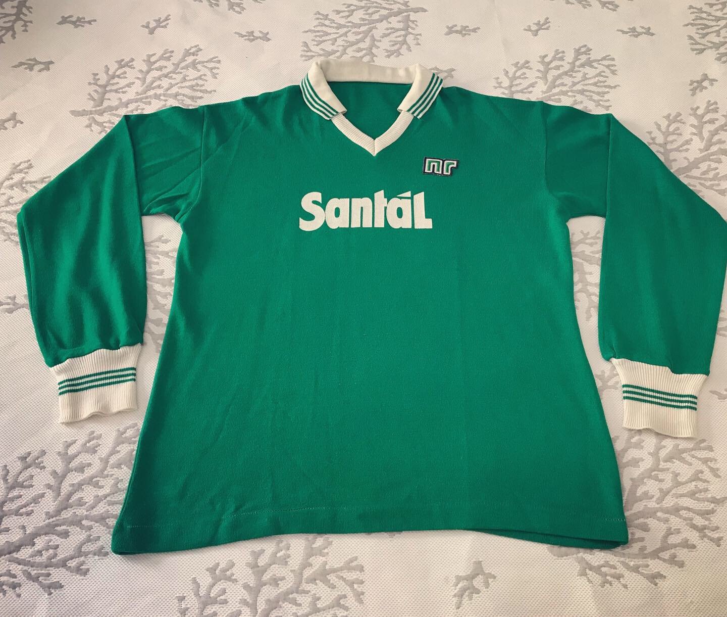 Aanwezigheid Doorzichtig boeren Avellino Home football shirt 1984 - 1986. Sponsored by Santál