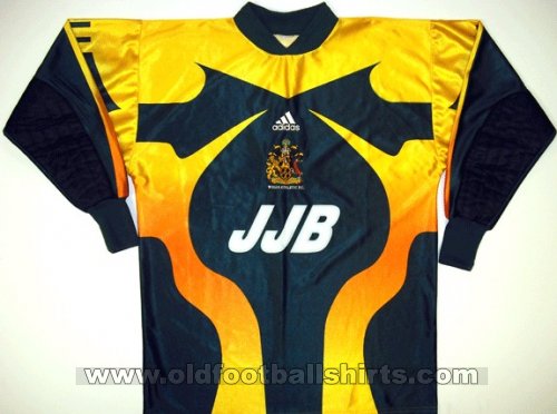Wigan Athletic Goalkeeper football shirt 1998 - 2000