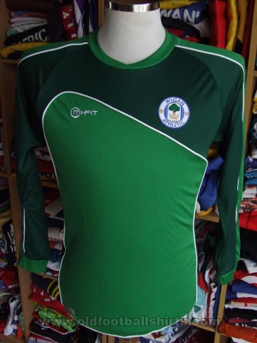 Wigan Athletic Goalkeeper football shirt 2010 - 2011
