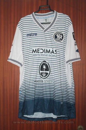 Independiente Rivadavia Home football shirt 2021