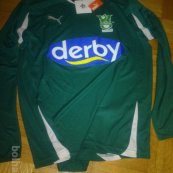 Home football shirt 2010 - 2011