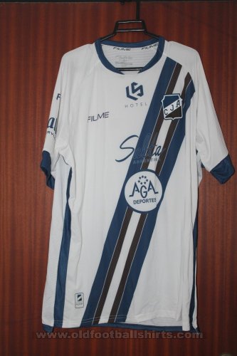 Centro Juventud Antoniana Home football shirt 2021