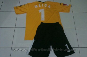 Arema Cronus Goalkeeper football shirt 2011 - 2012