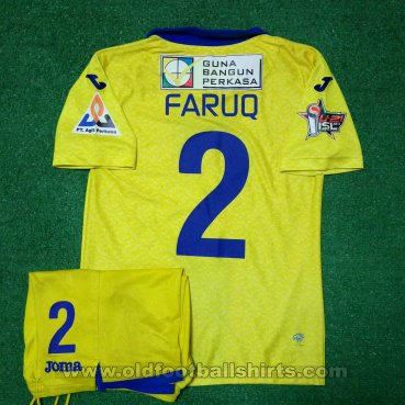 Arema Cronus Away football shirt 2014 - 2015