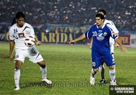Persiba Balikpapan Away football shirt 2010 - 2011