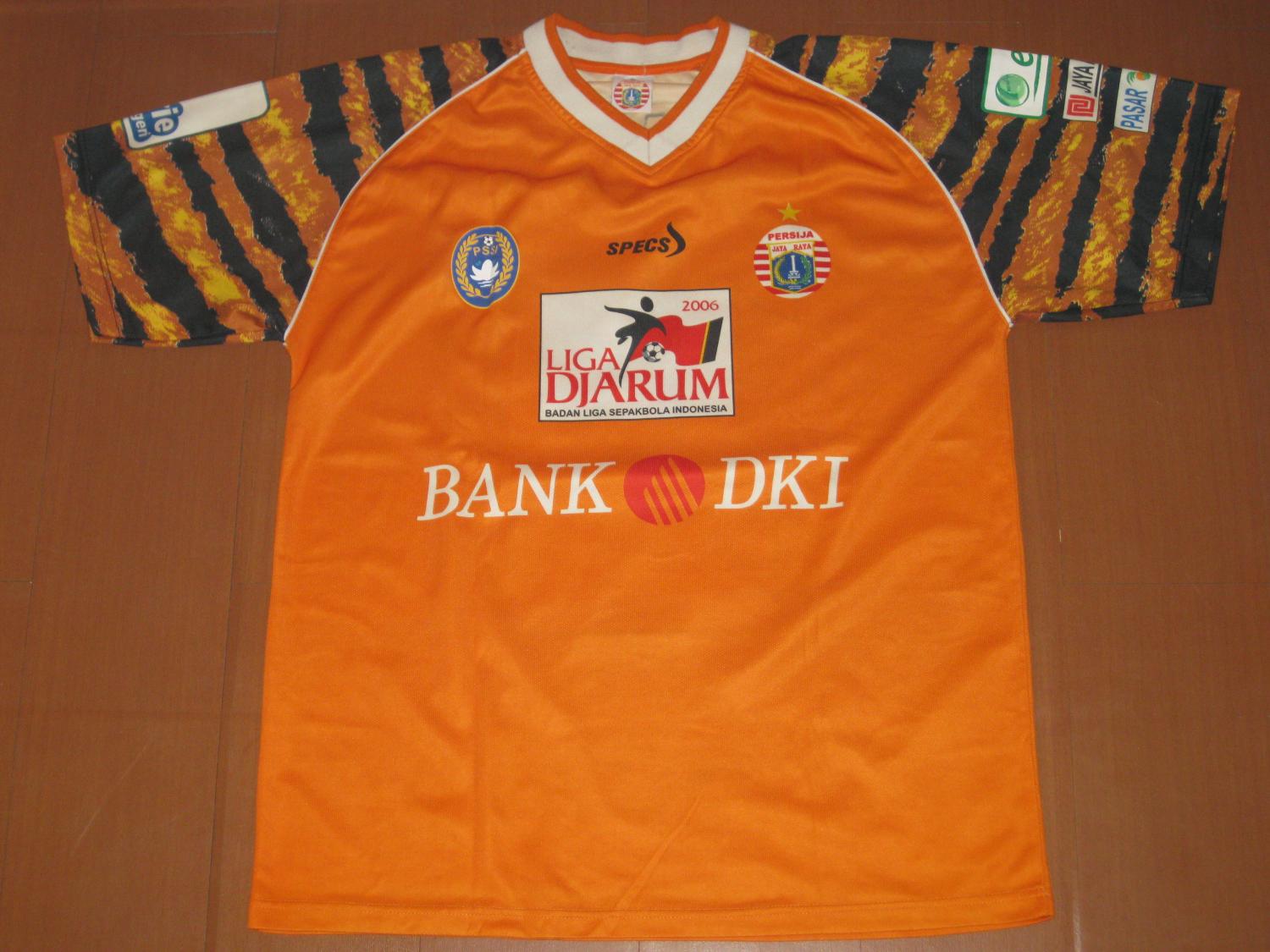 Persija Jakarta Home football shirt 2006 - 2007. Sponsored by Bank DKI
