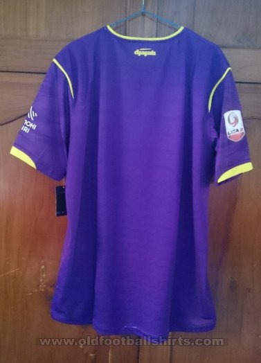 Persik Kediri Home football shirt 2019