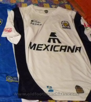 Estudiantes de Altamira Home football shirt 2005