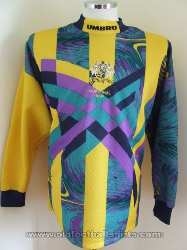 Glenavon Goalkeeper football shirt 1996 - 1997