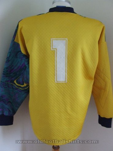 Glenavon Goalkeeper football shirt 1996 - 1997