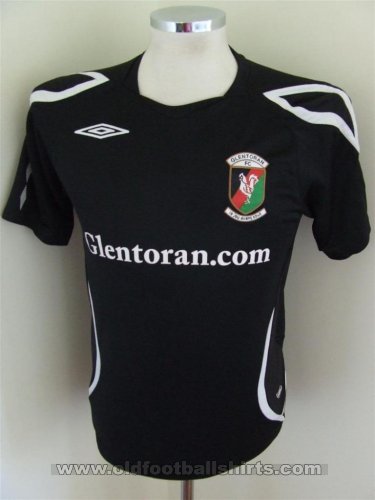 Glentoran Training/Leisure football shirt 2009