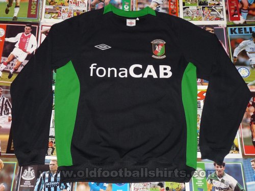 Glentoran Training/Leisure football shirt (unknown year)