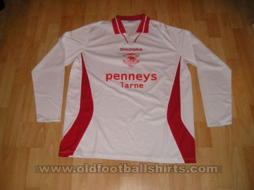 Larne Away football shirt 2005 - 2006
