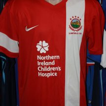 Linfield Uit  voetbalshirt  2013 - 2014 sponsored by Northern Island Children's Hospice