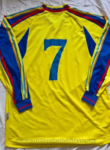 Moldova Away baju bolasepak 2000