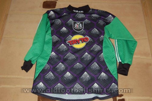 Portadown Goalkeeper football shirt 1999 - 2000