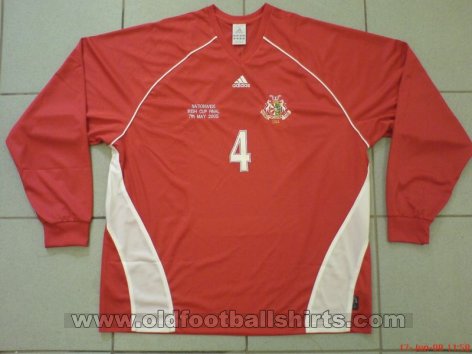 Portadown Training/Leisure football shirt 2005