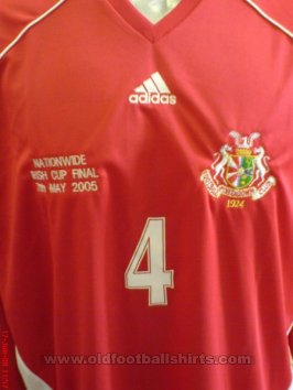 Portadown Training/Leisure football shirt 2005