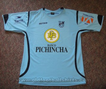 Universidad Catolica Home football shirt 2009