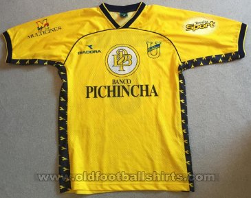 Universidad Catolica Home football shirt 2001 - 2002