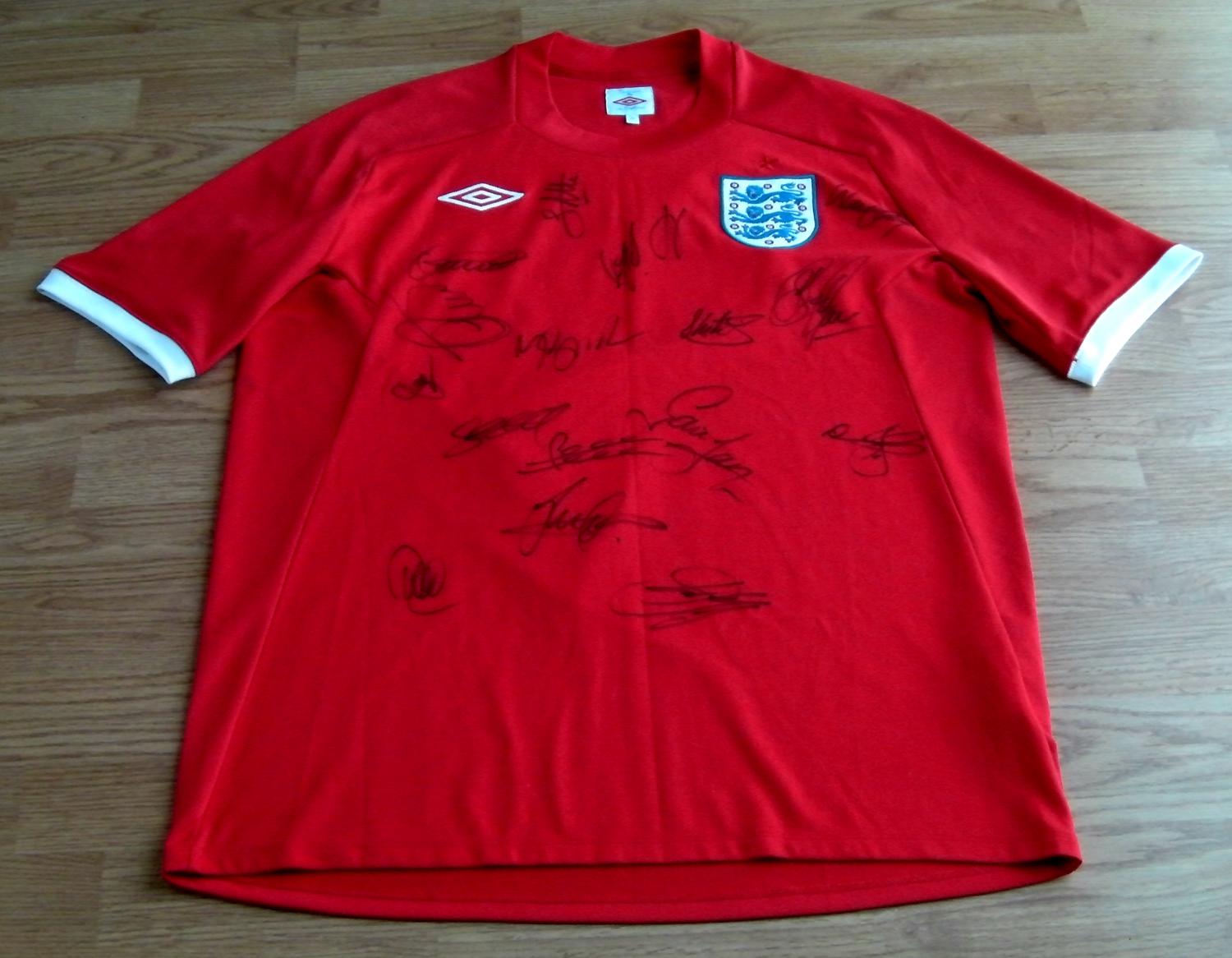 England Away football shirt 2010 2012.