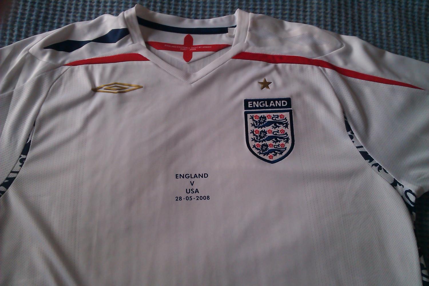 AUTHENTIC KIDS ENGLAND  2007 HOME FOOTBALL SHIRT  AGE  6-7 YEARS SALE PRICE 