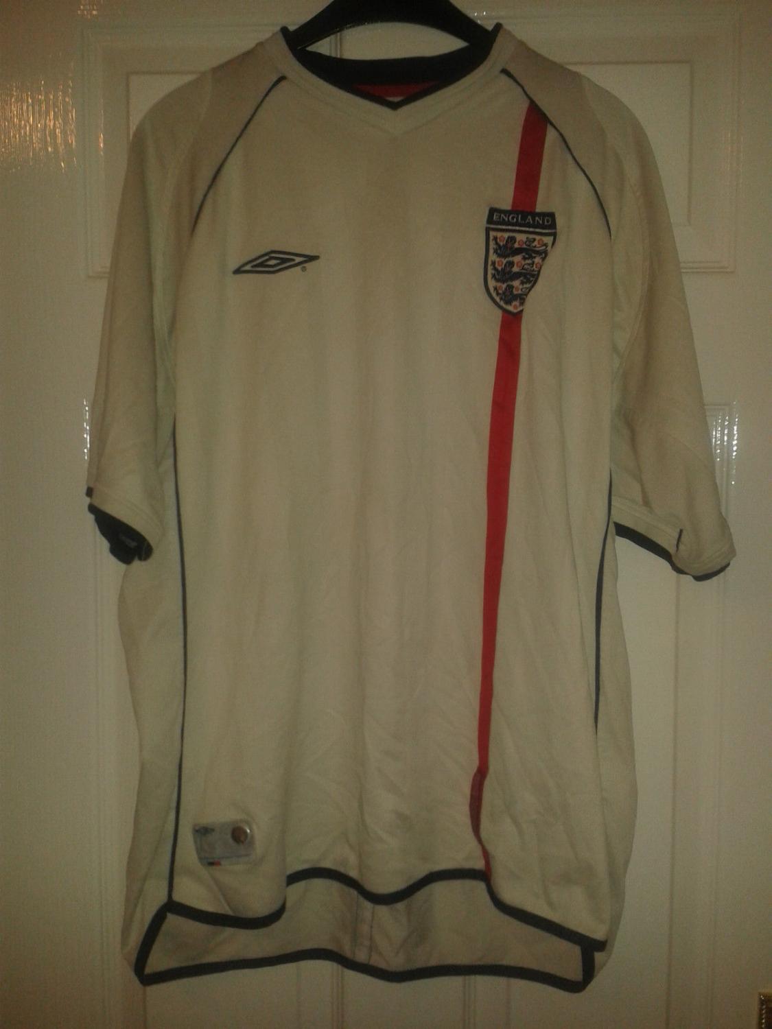 England Home football shirt 2001 - 2003.