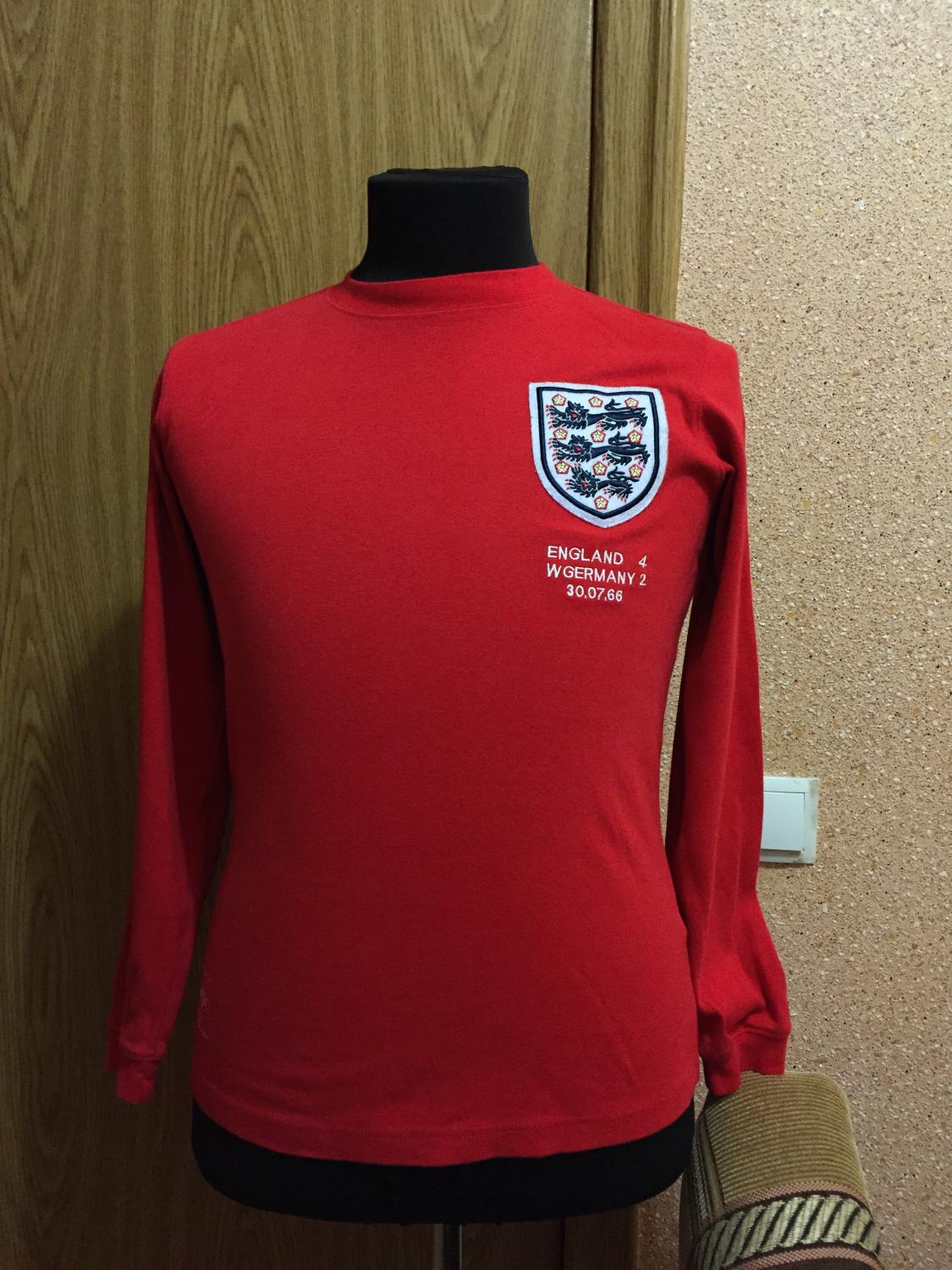 England Retro Replicas football shirt 1966.