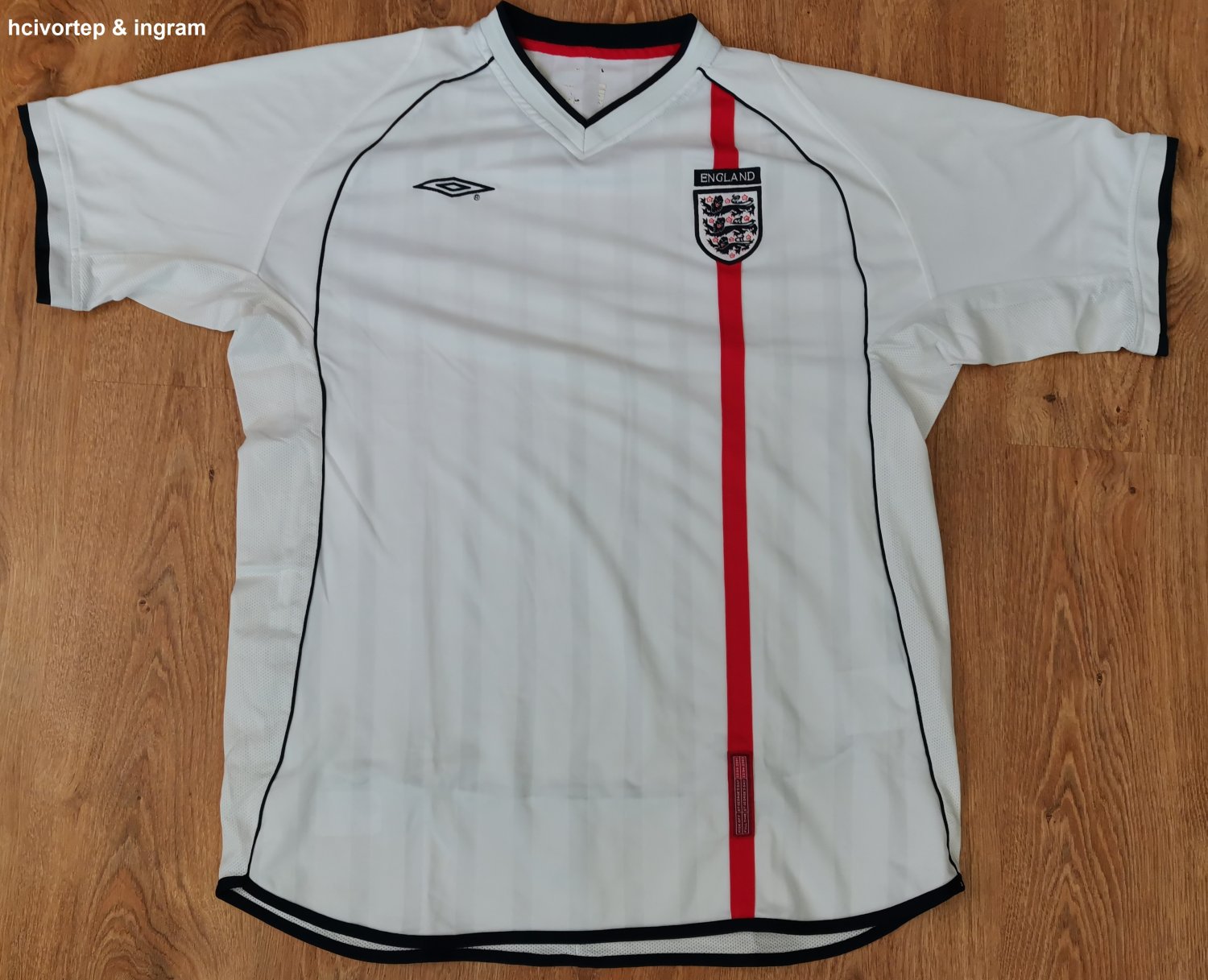 England Home football shirt 2001 - 2003.