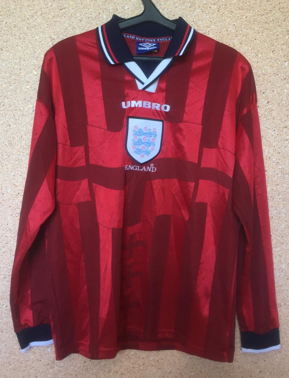 England Away football shirt 1997 - 1998.