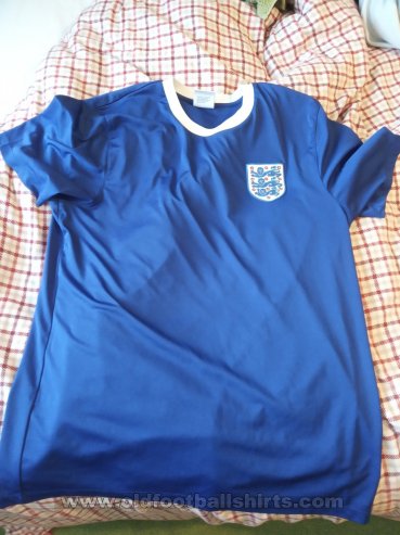 England Training/Leisure football shirt 2011