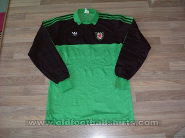 Wales Goalkeeper football shirt 1986 - 1987