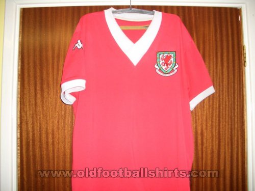 Wales Home football shirt 2006 - 2007