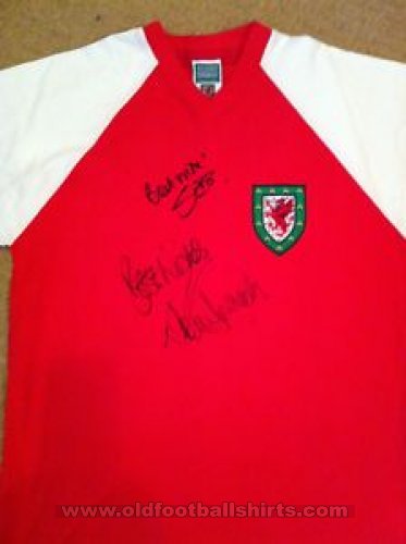 Wales Retro Replicas football shirt 1980 - 1984