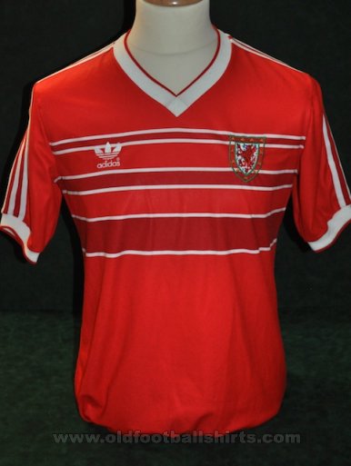 Wales Home football shirt 1984 - 1987 Wales Home football shirt 1984 - 1987