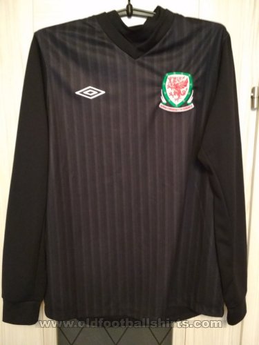 Wales Goalkeeper football shirt 2012 - 2013