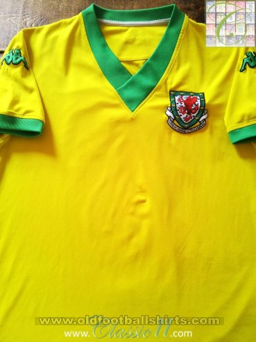 Wales Away football shirt 2006 - 2007