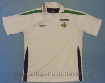 Northern Ireland Training/Leisure football shirt 2004 - 2008