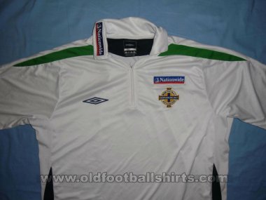 Northern Ireland Training/Leisure football shirt 2004 - 2008