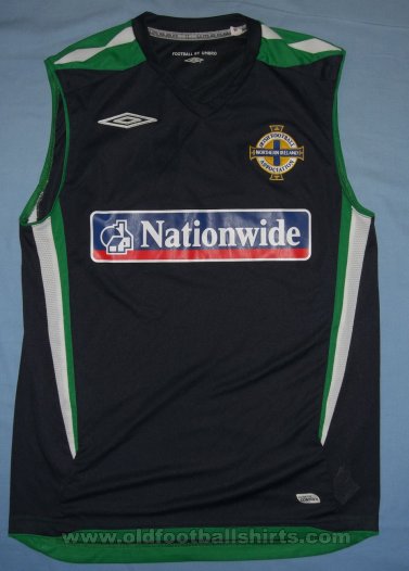 Northern Ireland Training/Leisure football shirt 2004 - 2008