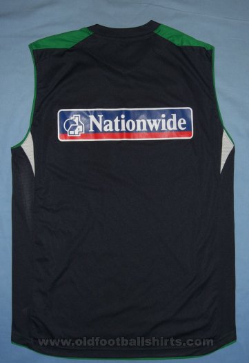 Northern Ireland Training/Leisure football shirt 2004 - 2008