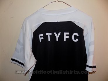 Fareham Town Training/Leisure football shirt (unknown year)